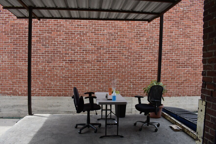 More Photos Of 851 E 60th St, Los Angeles Warehouse For Sale