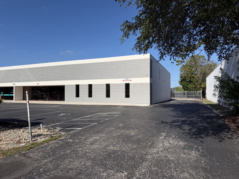 More Photos Of 4392 Corporate Sq, Naples Flex For Lease