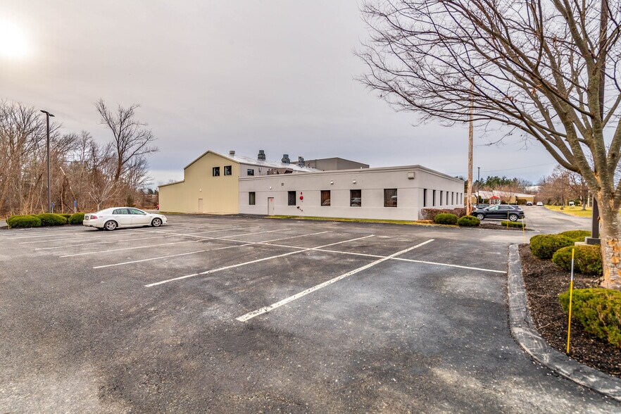 More Photos Of 128-148 Bartlett St, Marlborough Warehouse For Lease