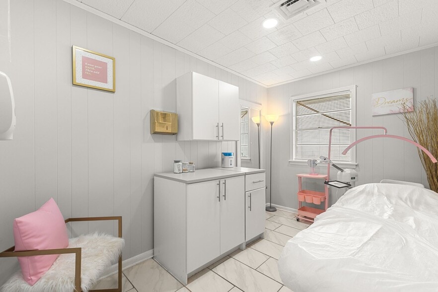 More Photos Of 120 S 10th Ave, Hattiesburg General Retail For Sale