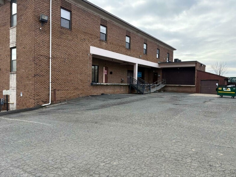 More Photos Of 8300 Merrifield Ave, Fairfax Flex For Lease