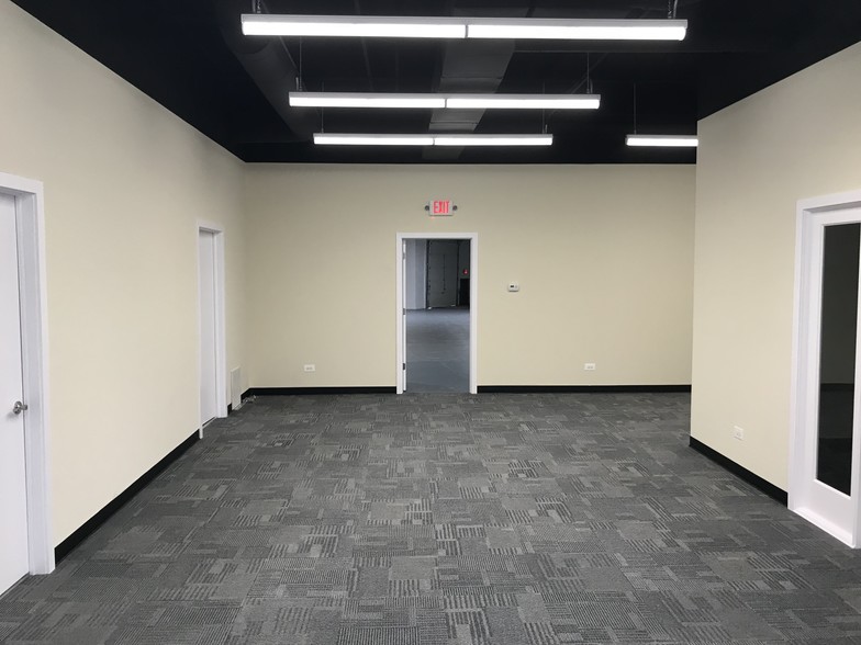 More Photos Of 4100-4128 N Nashville Ave, Chicago Light Manufacturing For Lease