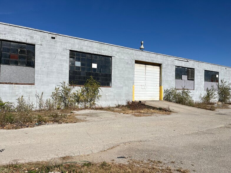 More Photos Of 123 Belmont Blvd, Kansas City Warehouse For Sale
