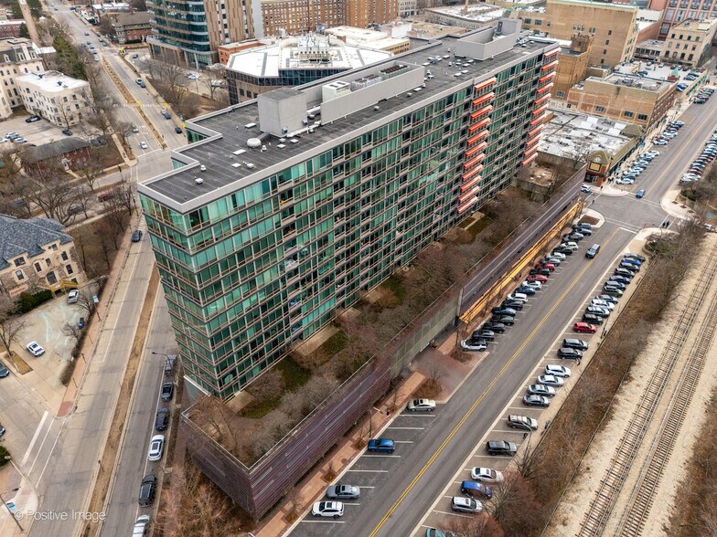 More Photos Of 1831 Benson Ave, Evanston Office For Sale