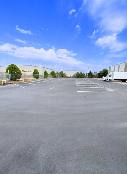 More Photos Of 4400-4412 SW 25th St, Oklahoma City Distribution For Lease