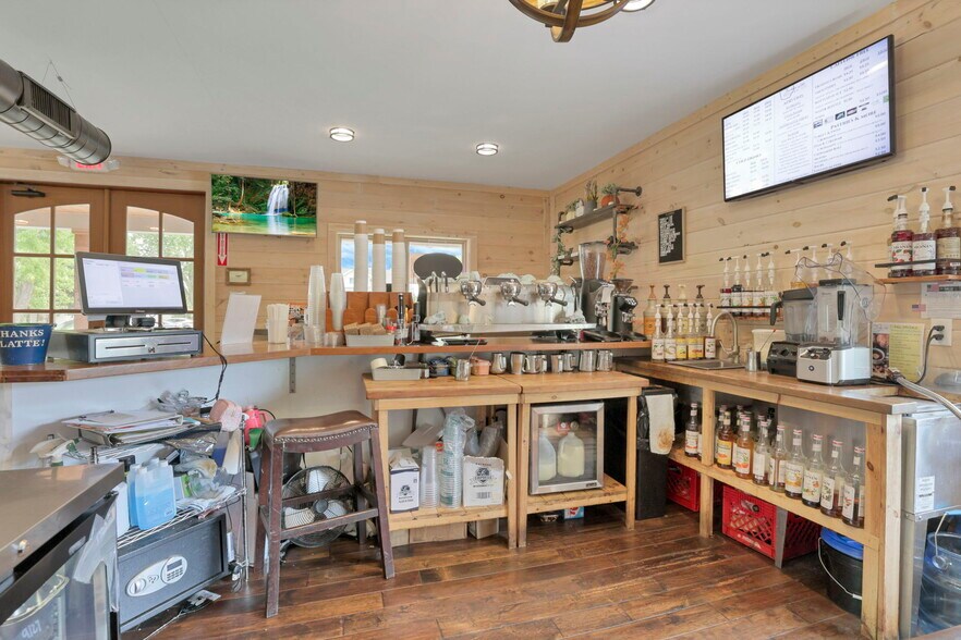 More Photos Of 14675 Zion Rd, Thornville Restaurant For Sale