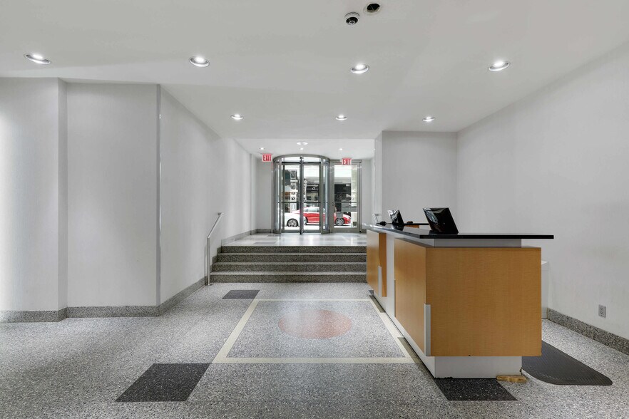 More Photos Of 330 W 58th St, New York Apartments For Lease