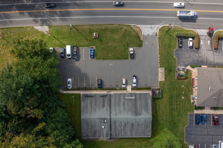 More Photos Of 2002 Rt-31, Clinton Township Unknown For Lease