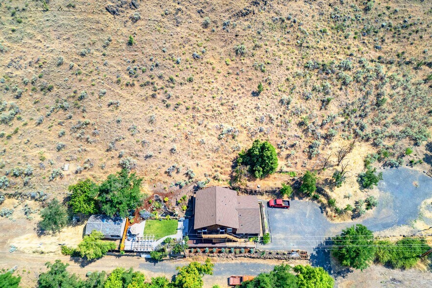 More Photos Of 210 Hartman Ave, Maupin Hotel For Sale