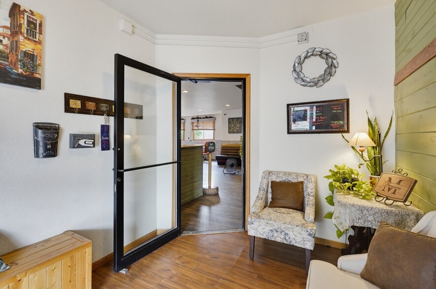 More Photos Of 158 Museum Dr, Hill City Restaurant For Sale