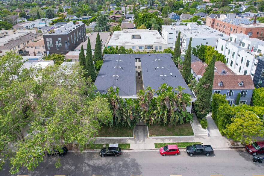 Primary Photo Of 127 S St Andrews Pl, Los Angeles Apartments For Sale