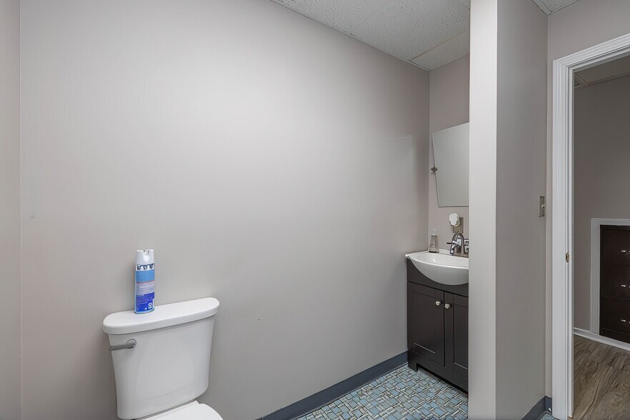 More Photos Of 1026 N Mitthoeffer Rd, Indianapolis Office For Sale