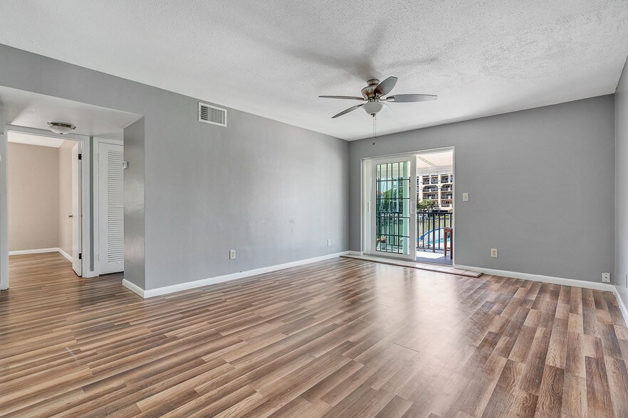 More Photos Of 223 Dolphin Pt, Clearwater Apartments For Sale