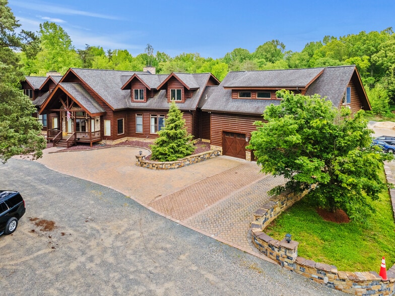 More Photos Of 11501 Popes Head Rd, Fairfax Garden Center For Sale