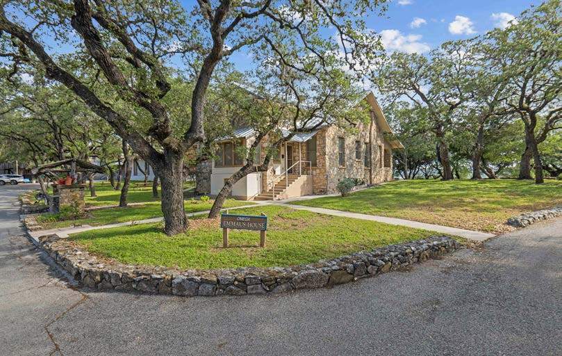 More Photos Of 316 W Highland Dr, Boerne Office For Sale