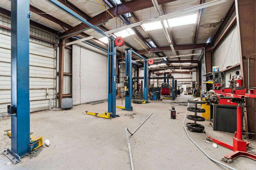 More Photos Of 11 W Magnolia St, Davenport Warehouse For Sale