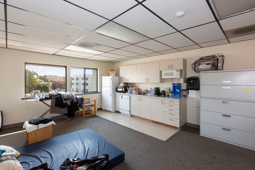 More Photos Of 873-875 6th St, Bremerton Bank For Lease