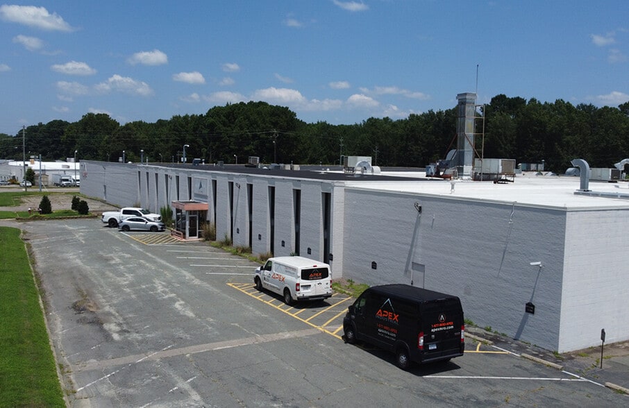 More Photos Of 2903 Lee Ave, Sanford Manufacturing For Lease