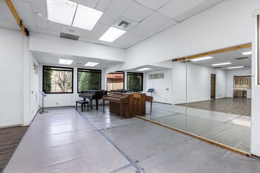 More Photos Of 2100 E Tahquitz Canyon Way, Palm Springs Medical For Lease