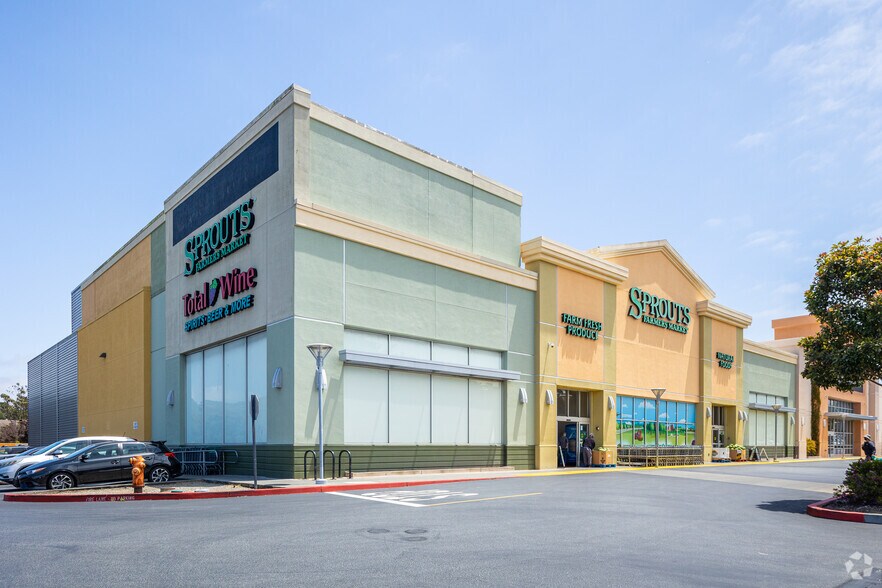 More Photos Of 301-303 Gellert Blvd, Daly City Freestanding For Lease
