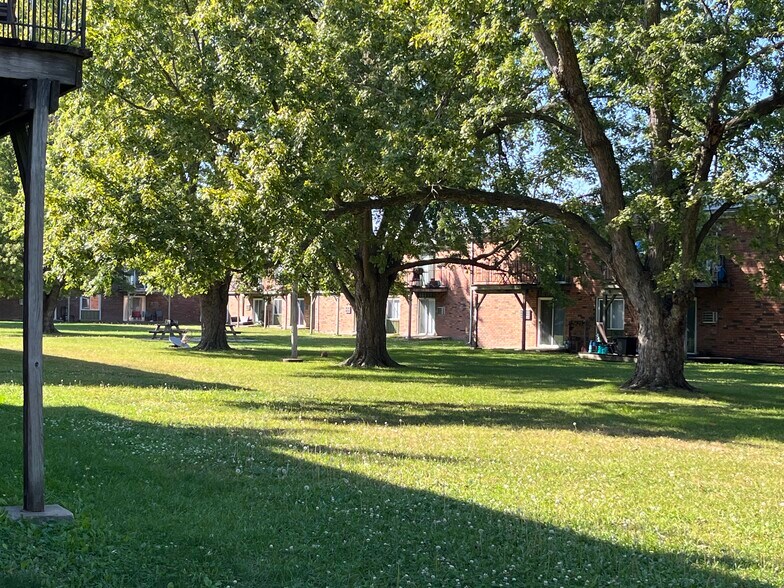 More Photos Of 205 Sandra Ave, Mendota Apartments For Sale