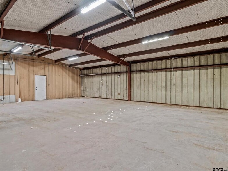 More Photos Of 702 Blackjack St, Winnsboro Flex For Sale