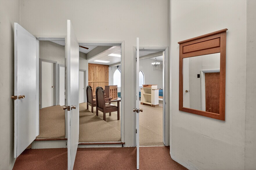 More Photos Of 205 Otter St, Danville Specialty For Sale