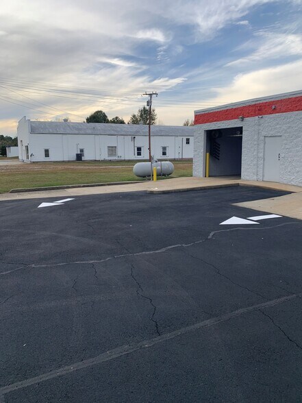 More Photos Of 1102 3rd St, Farmville Carwash For Sale