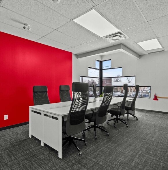 More Photos Of 1099 Guelph St, Kitchener Warehouse For Lease