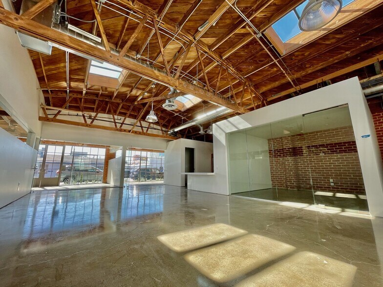 More Photos Of 1745 Berkeley St, Santa Monica Light Manufacturing For Lease