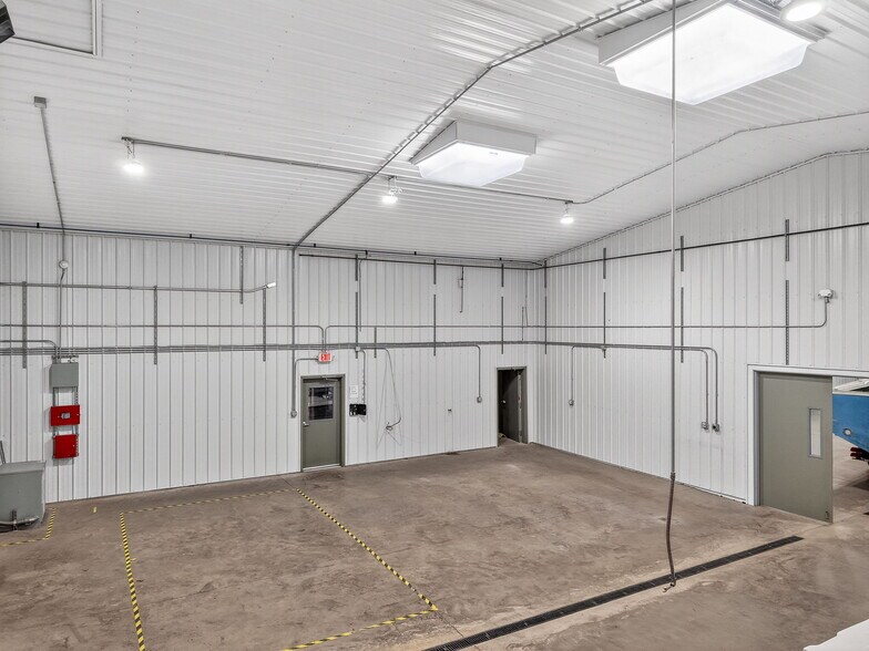 More Photos Of 1834 Outer Hwy 61 hwy, Moscow Mills Flex For Sale