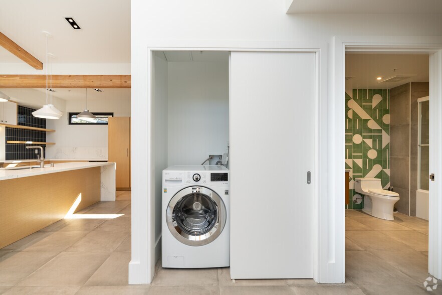 More Photos Of 330 S Cedros Ave, Solana Beach Apartments For Lease