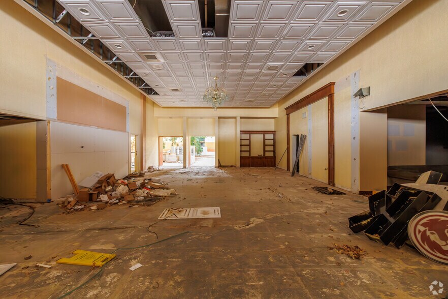 More Photos Of 700 Scott Ave, Farmington Hotel For Sale