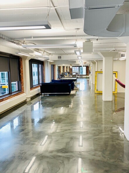 More Photos Of 396 11th Ave SW, Calgary Office For Sale