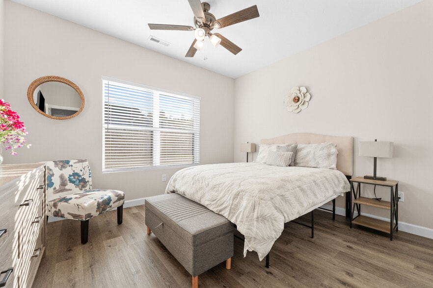 More Photos Of 3002 N Vineyards Ter, Branson General Retail For Sale