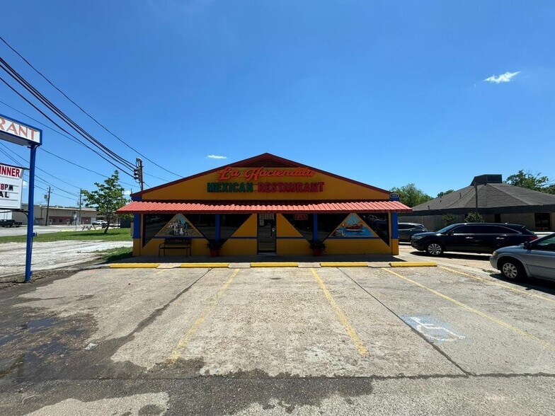 More Photos Of 1410 1st St E, Humble Restaurant For Sale