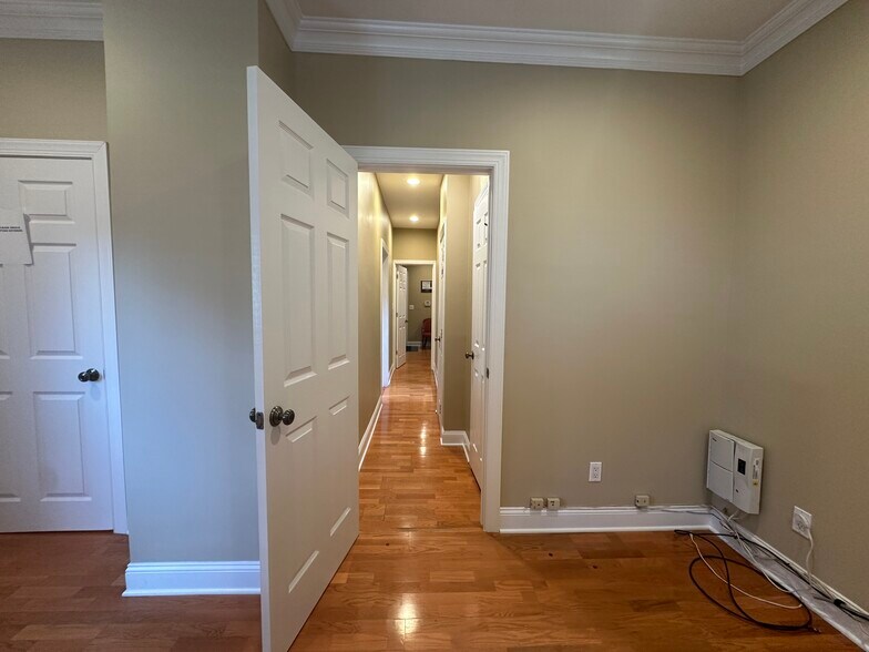 More Photos Of 198 Orange Ave, Suffern Office For Lease