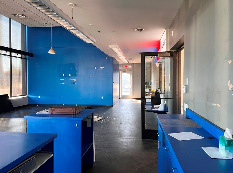 More Photos Of 615 Washington St, Brainerd Auto Repair For Lease