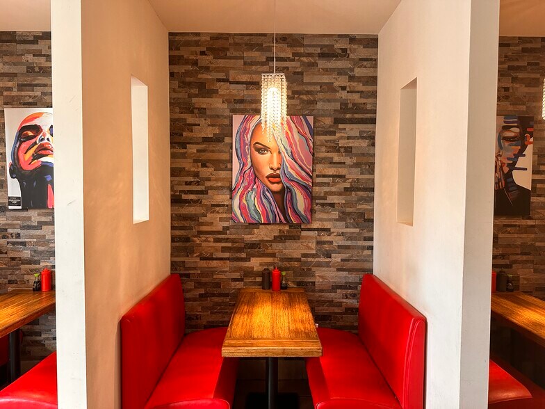 More Photos Of River Oaks Restaurant / Cafe, Houston Restaurant For Lease