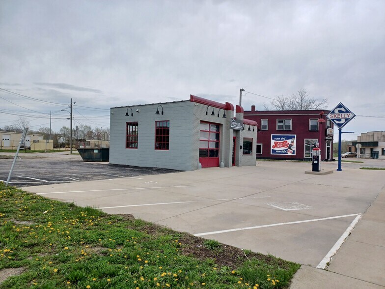 More Photos Of 1390 3rd St SE, Cedar Rapids Specialty For Lease