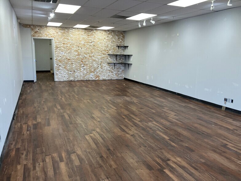 More Photos Of 401-435 E 2nd Ave, Owasso Storefront Retail Office For Lease