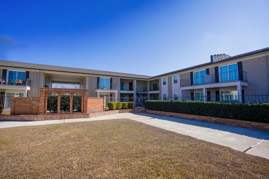 More Photos Of 15909 River Rd, Hahnville Apartments For Sale