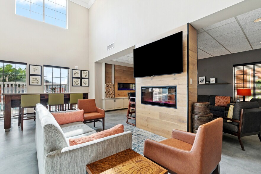 More Photos Of 130 Holiday Blvd, Covington Hotel For Sale