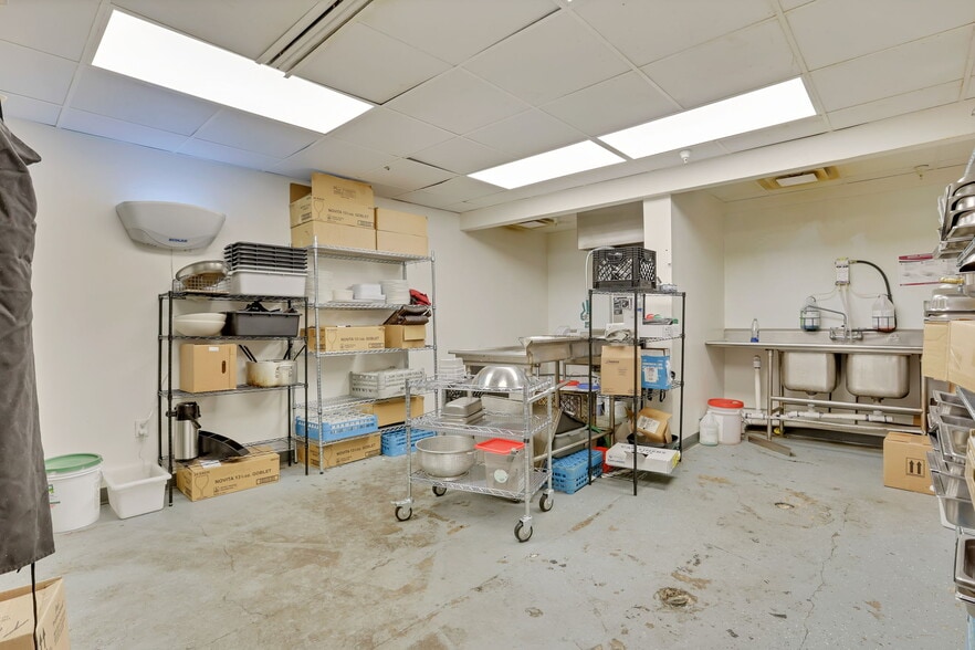 More Photos Of 301 Broadway, Lorain Hotel For Sale