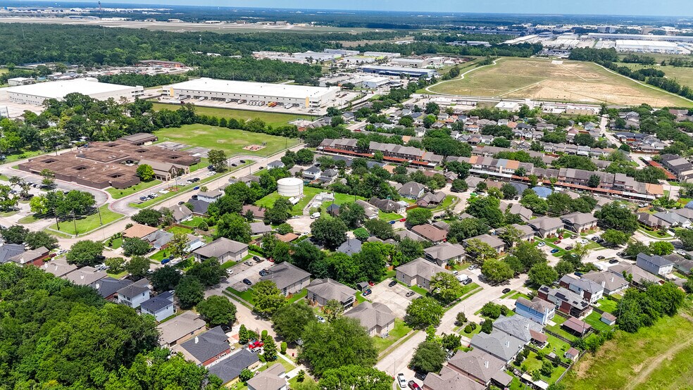More Photos Of 1947 Greenbriar Colony Dr, Houston Apartments For Sale