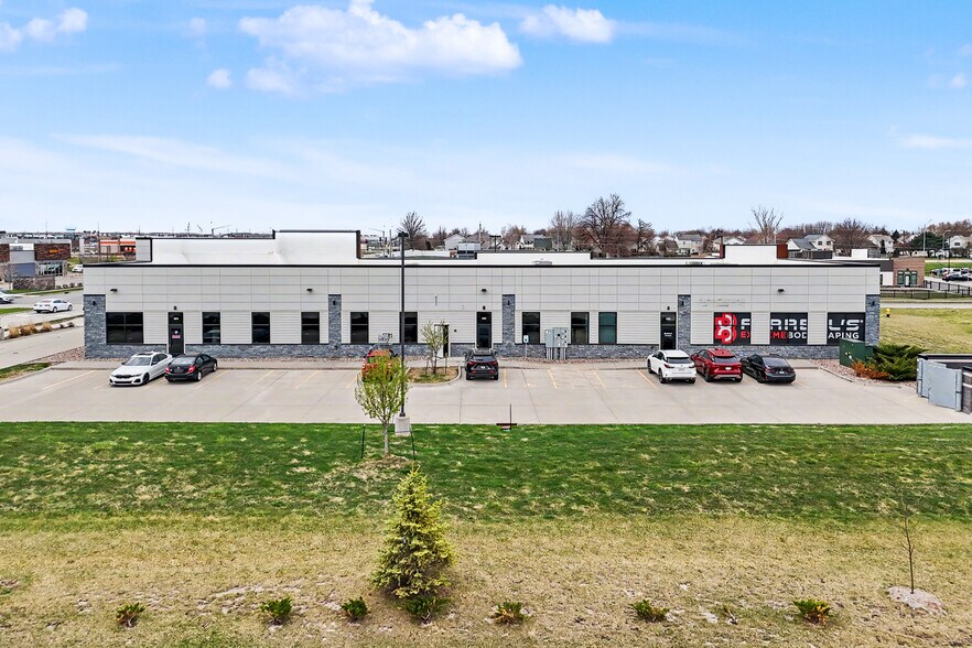 More Photos Of 653 NE Venture Dr, Waukee General Retail For Lease