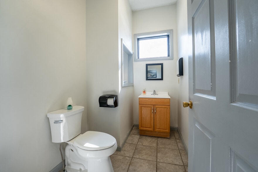 More Photos Of 880 Boston Rd, Springfield Auto Dealership For Sale