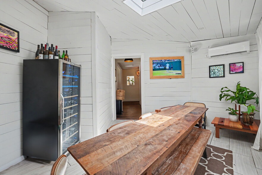 More Photos Of 2312 Abercorn St, Savannah Storefront Retail Residential For Sale