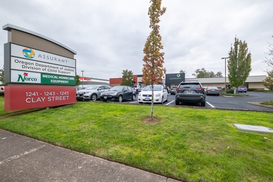 More Photos Of 1241 SE Clay St, Albany Storefront For Sale