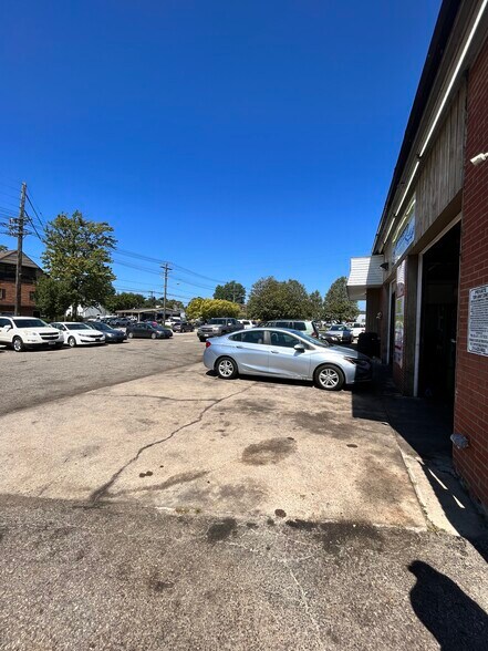 More Photos Of 613 E 200th St, Cleveland Auto Repair For Sale